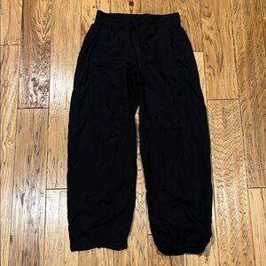 lululemon athletica Womens Black Studio crop pants - size 6